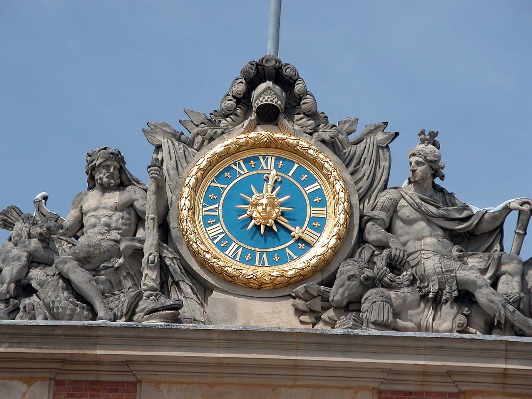 Paris Versailles 08 Marble Court Clock Flanked by Hercules and Mars Close Up 